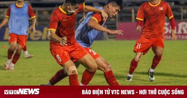 U23 Việt Nam tập làm quen sân, sẵn sàng đá trận ra quân gặp U23 Singapore_6210bafb814ef.jpeg
