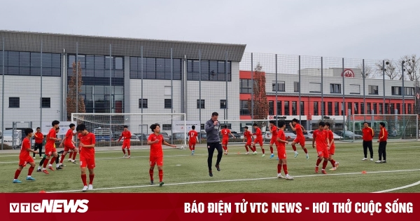 U17 Việt Nam tập bài sở trưởng của CLB Eintracht Frankfurt_62442487a84a0.jpeg