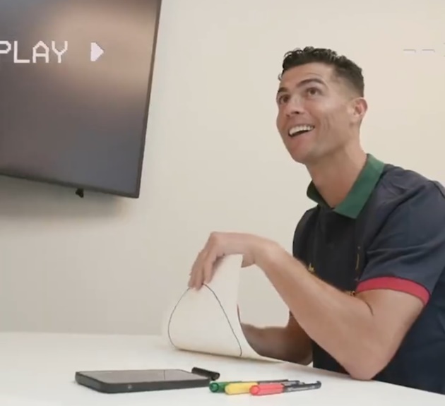 Ronaldo ‘cười tẹt ga’ vì Pepe, Bruno đùa giỡn với Dalot_637c8dec1fe56.jpeg