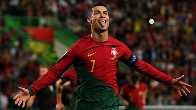 Người Hâm Mộ Vây Kín Ronaldo Tại Madrid 64269f9f4a48c.jpeg
