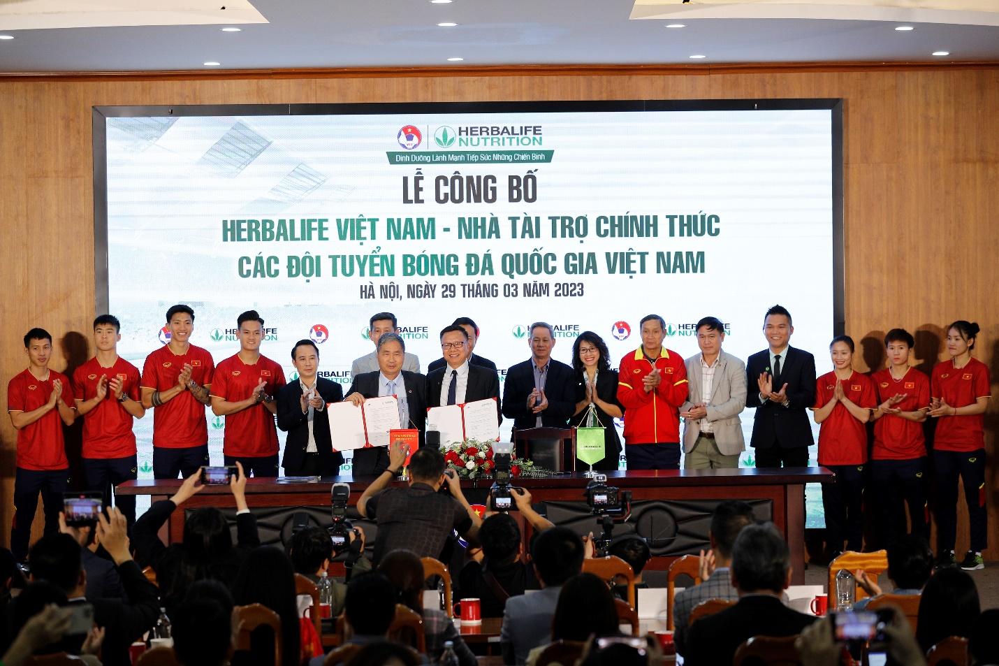 Herbalife Việt Nam và LĐBĐVN hợp tác vì tương lai bóng đá nước nhà_642a93ef3206b.jpeg