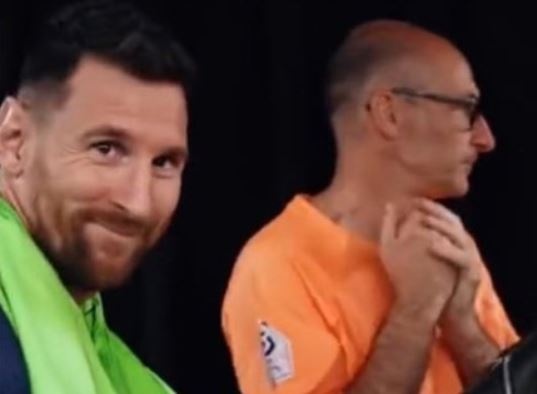 Phản ứng của Messi khi được Mbappe gọi là ‘Chủ nhân 7 Quả bóng vàng’_647c90884603c.jpeg